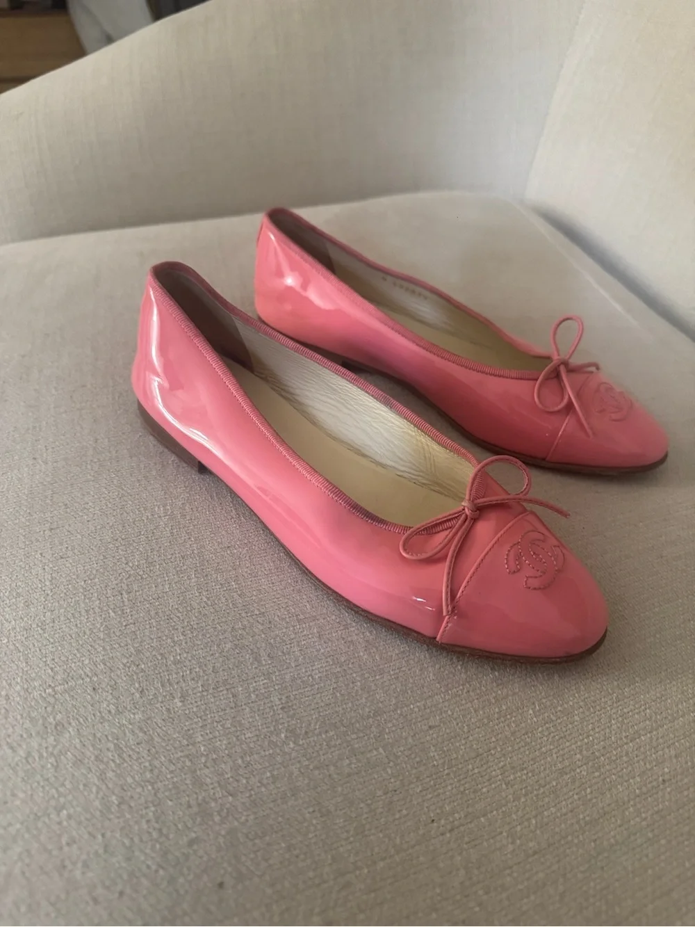 CHANEL Coral Patent Leather Ballet Flats with CC Stitching and Bow